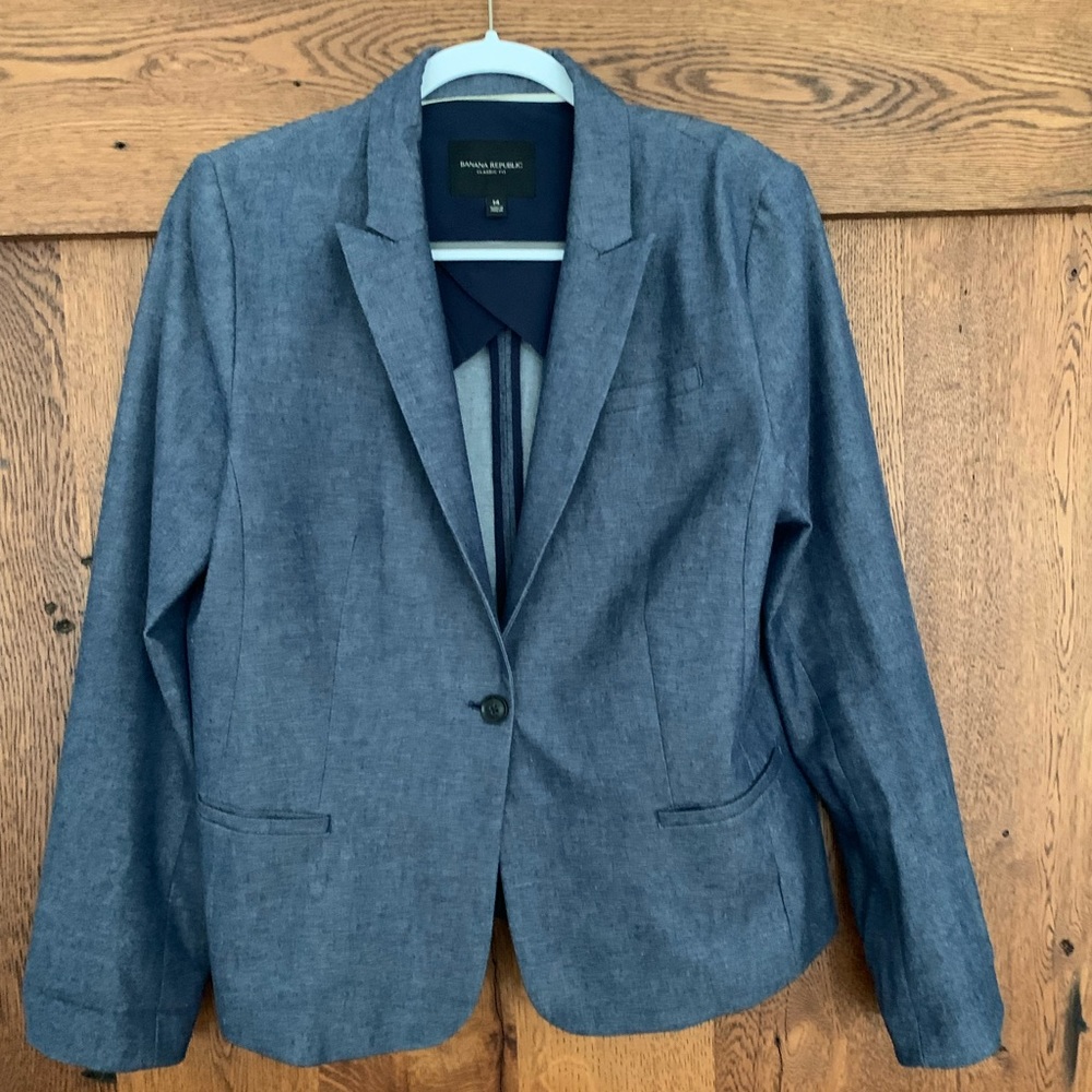 Banana Republic classic fit blazer!